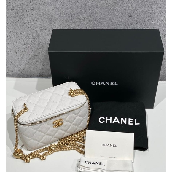 Chanel  Vanity Sweetheart Quilted White Crossbody with Gold Chain - Picture 2 of 4